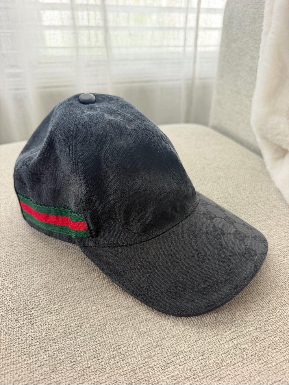 Gucci Black Baseball Cap with Signature Green & Red Stripe